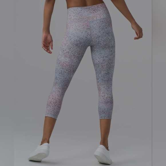 Lululemon Wunder Under Crop, Size 6, Rare Summer Haze Multi - Picture 2 of 9